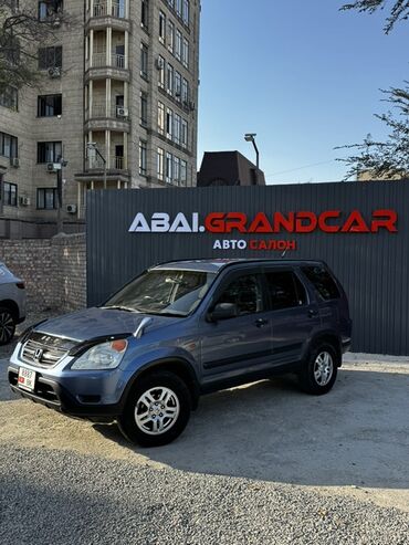 купить зимние шины на внедорожник: Полноприводный внедорожник Honda CR-V, окрашенный в темно-синий цвет