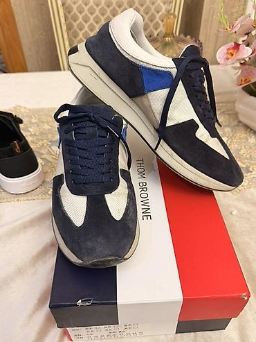 Şəxsi əşyalar: Unisex idman ayaqqabısı – tünd göy/ağ - Model: Thom Browne üslubunda — 2