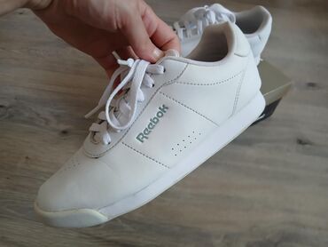 kožne ženske jakne: Reebok, 37, bоја - Bela