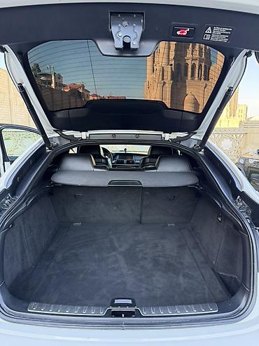 BMW: BMW X6 – ağ rəngli, kupe-siluetli premium krossover. Güclü və dinamik — 9