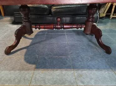 Stilski klub stolovi: Prelep stocic u odlicnom stanju. Duzina. 130cm Sirina. 88cm Visina na lalafo.rs — 4 Stilski klub stolovi: Prelep stocic u odlicnom stanju. Duzina. 130cm Sirina. 88cm Visina — 4