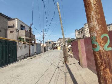 Qarajlar: Aaaf parkın arxasıda yerləşən 80 kv sahəsi olan 3otaqlı həyət evi 53