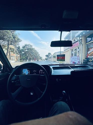 volkswagen tiguan 1: Model: Tofas Şahin (ağ rəng), sedan kuzov Xüsusiyyətlər: - Kuzov: 4 — 3