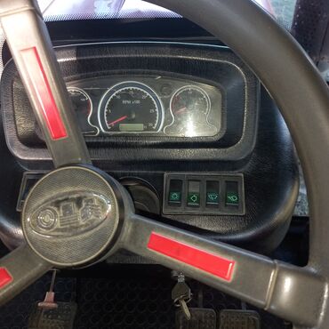 Traktorlar: MTZ MF404 təkərli traktor - Marka/model: MF404 (qırmızı/qara rəng) - — 7