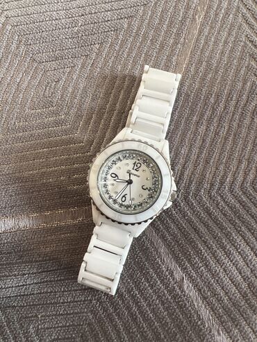 аксессуары женские: Наручные часы, белые, керамические. Фирма Davena. Кристаллы svarovski
