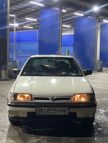 Nissan: Nissan Sunny: 1992 г., 1.6 л, Механика, Бензин, Седан