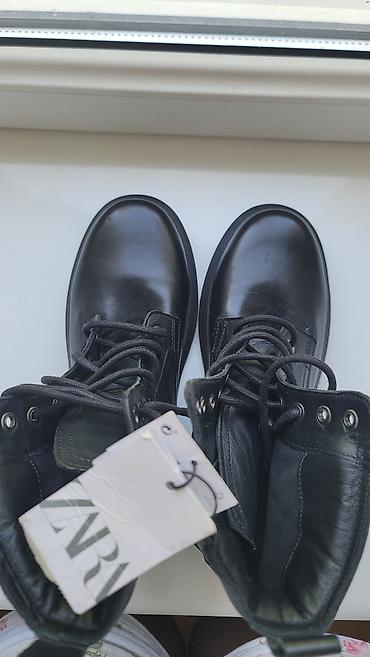 сапоги зара: Черные женские ботинки ZARA - Модель: шнурованные берцы с боковой — 5