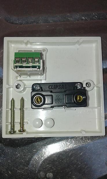 razetka: "Clipsal" elektrik yuvaları satılır. Telefon xətti və televizor anteni — 2
