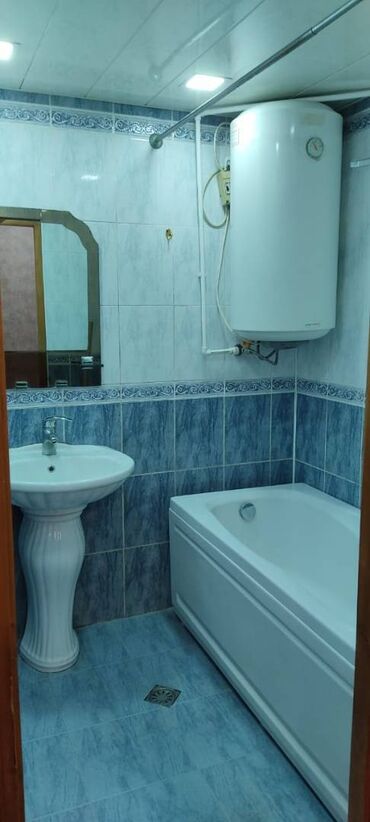 Uzunmüddətli kirayə mənzillər: Azadliq metrosuna yaxin 9 mertebeli binanın 4-cu mərtəbəsində — 8