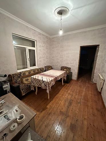 sekide: Ev naxcivaniski liseyin yaxinliginda Polad Hesimov parkina yaxin yerde — 1