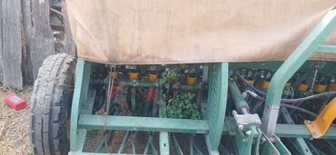 Traktorlar: Traktor MTZ (Belarus) tipli, 4x2 təkər quruluşlu, kabinalı. Dizel — 21