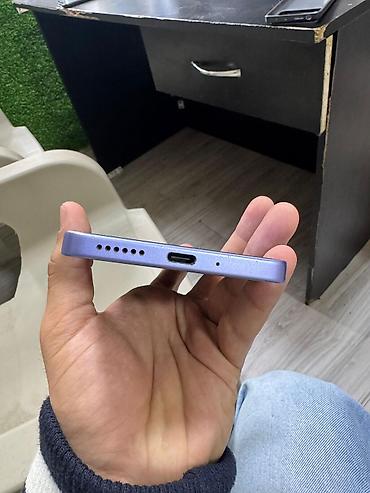 telefon alti: Smartfon – tam ekranlı, nazik çərçivəli dizayn - Ön tərəfdə mərkəzdə — 5