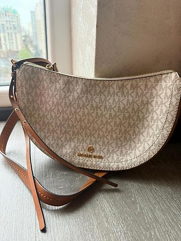 çanta: Ideal vəziyyətdə Michael Kors çanta.
Yenidən seçilmir — 1