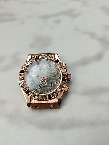 raketa saat: Hublot Big Bang tərzində qol saatı, qızılgül tonlu metal kasa ilə. - — 2