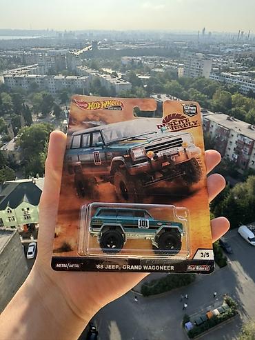 Искусство и коллекционирование: Hot Wheels Premium Jeep Grand Wagoneer — 1