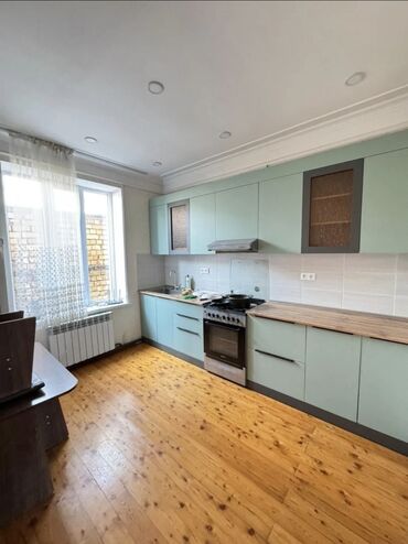 Продажа домов: Дом, 250 м², 6 комнат, Риэлтор — 6