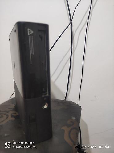 xbox 360 lt 30 бу: Игровая консоль Xbox 360 (версия Slim/E) в черном корпусе. - Подходит — 5