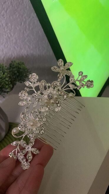 Aksesoari za kosu: Krune sve po 1400din na lalafo.rs — 2 Aksesoari za kosu: Krune sve po 1400din — 2