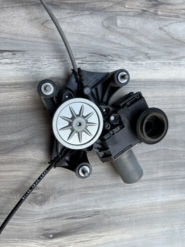 Стекла и комплектующие: Механизм стеклоподъемника Заднее правое Toyota, 2020 г., Б/у, Оригинал at lalafo.kg — 8 Стекла и комплектующие: Механизм стеклоподъемника Заднее правое Toyota, 2020 г., Б/у, Оригинал — 8