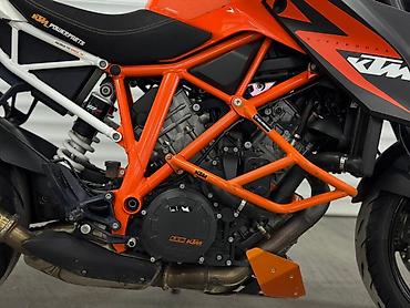 Мотоциклы: KTM Super Duke 1290 R Год 2016 Объем 1301 см3 Цвет оранжевый / черный at lalafo.kg — 4 Мотоциклы: KTM Super Duke 1290 R Год 2016 Объем 1301 см3 Цвет оранжевый / черный — 4