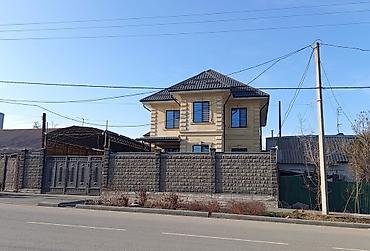 Продажа коттеджей и домов: Продаю срочно ДВА дома, на одном участке. Район : Пишпек (за Роял — 1