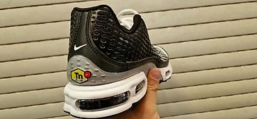 dunk low buzz: Nike Air Max Plus (Tn Air) patike – crno‑bele - Model sa vidljivim — 2