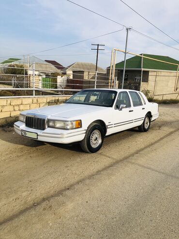 depazitsiz maşınlar: Lincoln Town Car: 4.6 l | 1992 il 310667 km Sedan