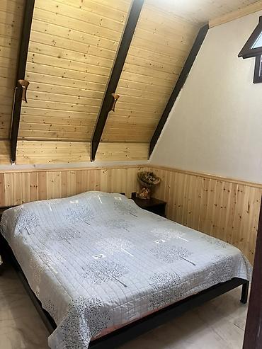 Həyət evi alıram: Gunluk ve aylıq kiraye 70-80azn !🥰A‑Frame tipli taxta kottec – gecə — 18