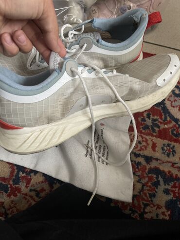 Кроссовки и спортивная обувь: Продается мужская обувь Макостны, кроссовки, ботасы, ботинки дешево at lalafo.kg — 13 Кроссовки и спортивная обувь: Продается мужская обувь Макостны, кроссовки, ботасы, ботинки дешево — 13