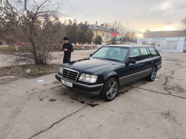 резина на спринтер: Mercedes-Benz 220: 1995 г., 2.2 л, Механика, Бензин, Универсал