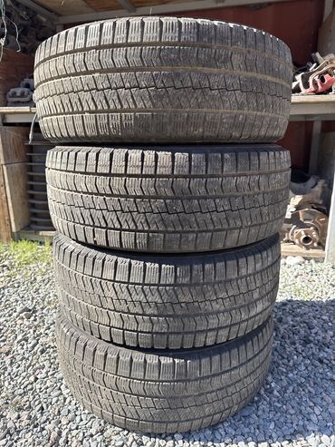 Шины: Шины 215 / 55 / R 17, Зима, Б/у, Комплект, Легковые, Япония, Bridgestone