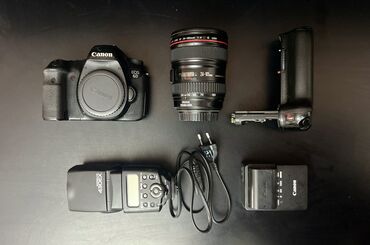беспроводные видеокамеры: Продаю профессиональный фотоаппарат Canon 6D В комплекте: Объектив