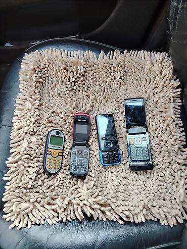 iphone 16 islenmis: Retro və klassik mobil telefonlar dəsti. Şəkillərdə bir neçə fərqli — 2