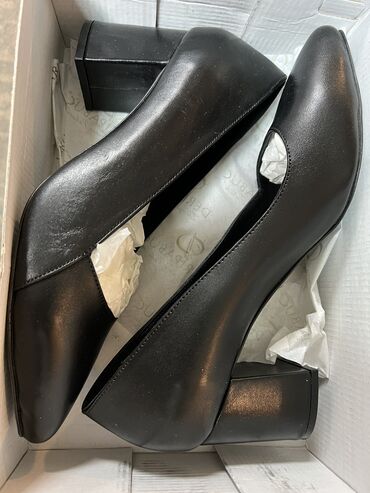 женские классические туфли на танкетке: Туфли, Размер: 40.5, цвет - Черный, Новый