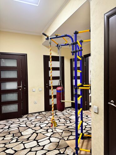 снять офис в бишкеке: Сдаю Офис, 74 м², В бизнес центре, С отдельным входом, С отдельным сан узлом, С системой безопасности