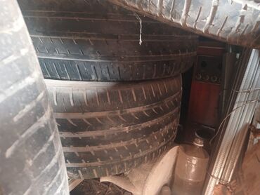 фура гурзавой: Комплект из нескольких автомобильных шин размера 245/45R17 95W