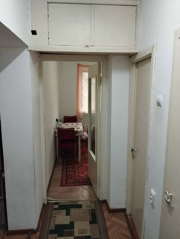 спальный гарнитур шкаф и кровать: 2 комнаты, 51 м², 1 этаж, Свежий ремонт
