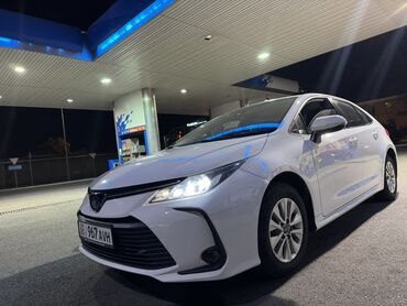машина алып беребиз: Белый седан Toyota Corolla 2019 гибрид 1,8 объем с элегантным