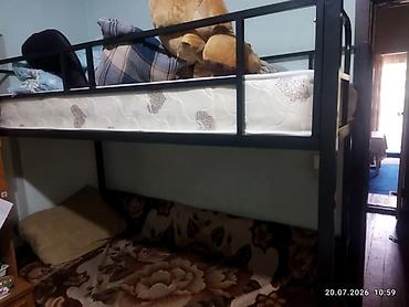 bunk bed: Двухъярусная кровать с металлическим каркасом. - Прочное стальное — 3