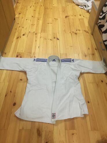 cüdo kəmərləri: Judo formasıdır orginal adidasdıraz işlənib 14-15 yaş üçün Lazım