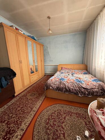 дом с квартирантом: Дом, 120 м², 5 комнат, Агентство недвижимости, Старый ремонт