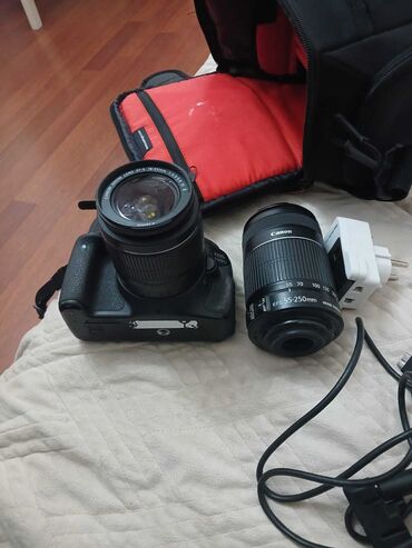 sederek kamera: Canon EOS 600D rəqəmsal SLR kamera, iki obyektivlə birlikdə (18-55mm