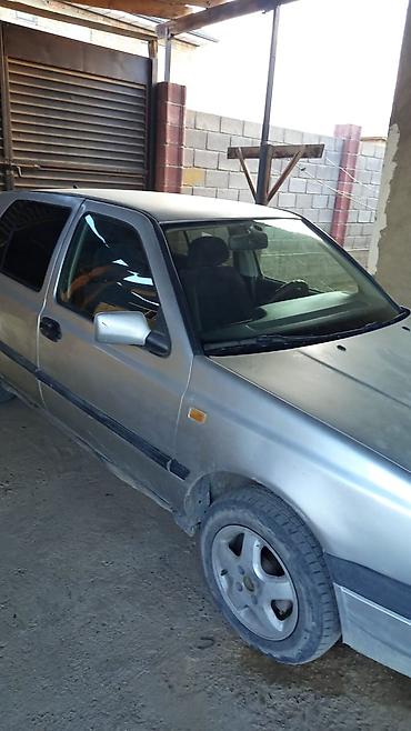 2 9 тди: Volkswagen Golf: 1992 г., 1.8 л, Кол менен иштөөчү, Бензин, Хетчбек — 2
