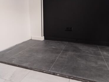 Kafel və metlax: Qranit effektli böyük format döşəmə plitələri – tünd boz - Material — 2