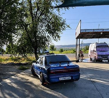 Продажа авто: Mazda 323: 1992 г., Седан — 3