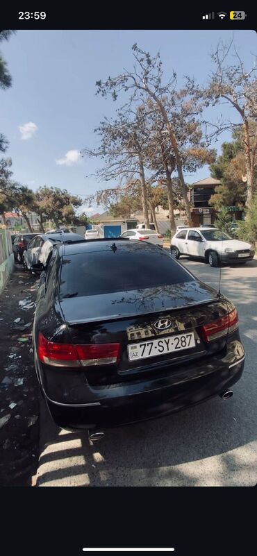 Hyundai: Əsas xüsusiyyətlər: - Kuzov: sedan, qara rəng, xrom bəzəklər - — 10