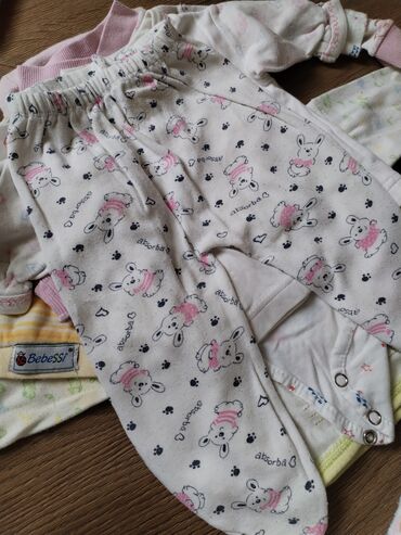 Paketi dečije odeće: Paket: Pantalone, Majice, Unisex — 4
