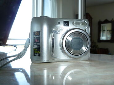 Fotoaparati: Nikon coolpix 7600 digitalni foto aparat, 7.1 megapixels sa kablom za