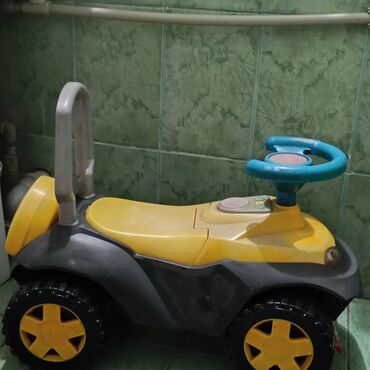 детские тарелки: Толка машинка 
прочные колеса 
всё целое 
в хорошем состоянии
