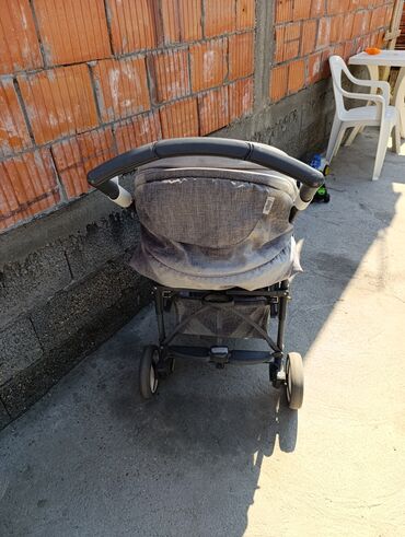 Kolica za bebe: Aluminijumski ram omogućava lako sklapanje i rasklapanje kolica, kao — 3